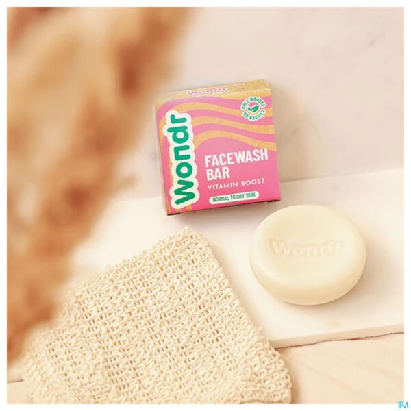 Lifestyle_image Face Wash Bar Perfume Free Vitamin Your Day 83g