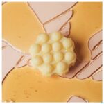 Lifestyle_image Wondr Shampoo Bar Honey Almond 55g