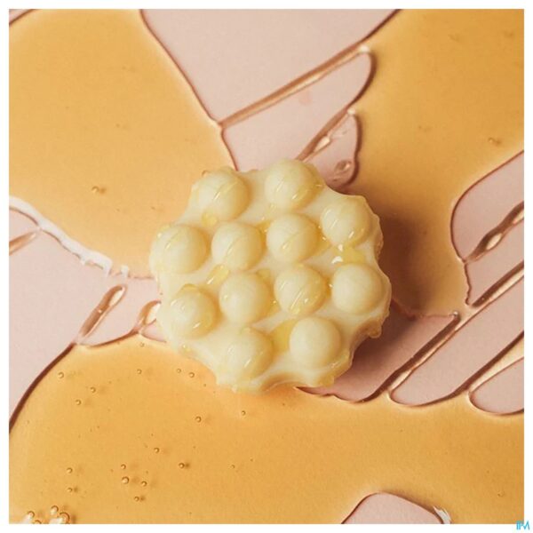 Lifestyle_image Wondr Shampoo Bar Honey Almond 55g
