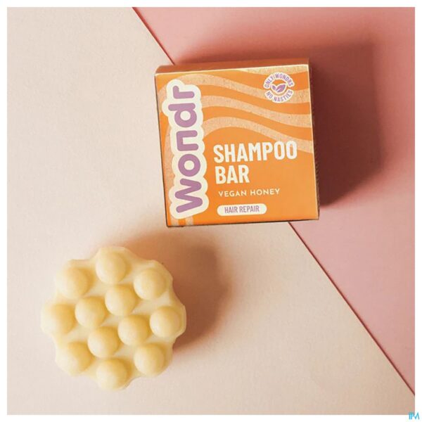 Lifestyle_image Wondr Shampoo Bar Honey Almond 55g