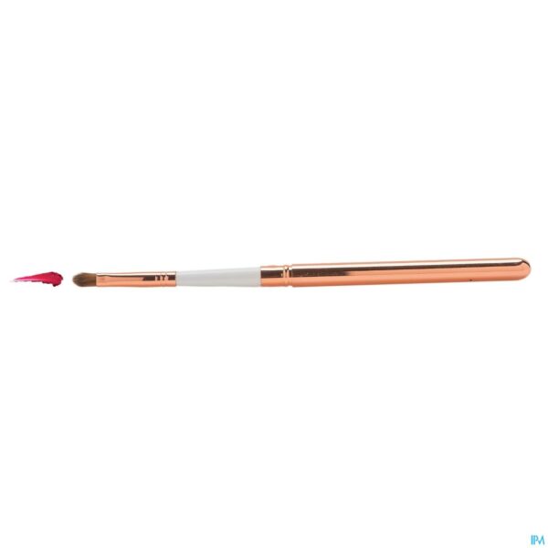 Lifestyle_image Cent Pur Cent Lip Brush