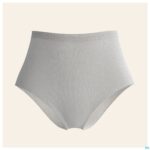 Lifestyle_image LANSINOH POSTPARTUM NETBROEKJES 69560 4 Lifestyle_image LANSINOH POSTPARTUM NETBROEKJES 69560 4