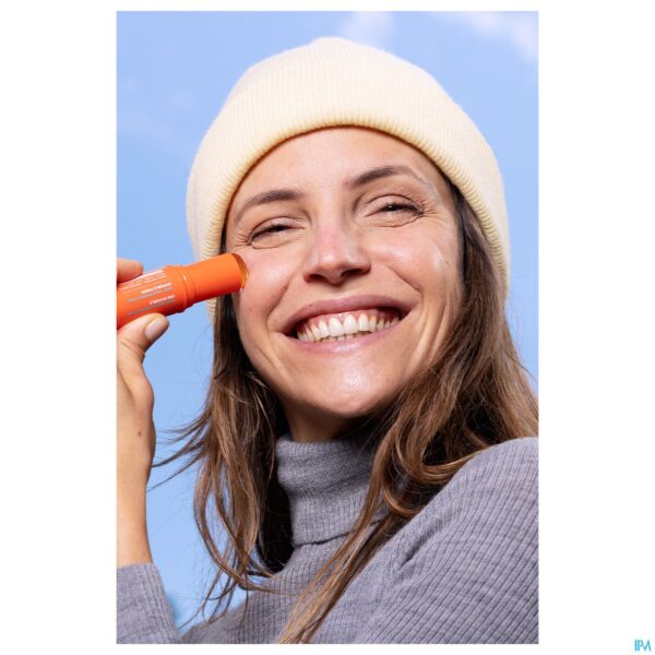 Lifestyle_image Svr Sun Secure Easy Stick Spf50+ 10g Nf