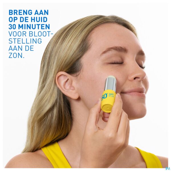 Lifestyle_image Cerave Sun Onzichtbare Zonnestick Spf50+ 8g