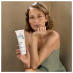 Lifestyle_image Heliocare After Sun Uv Repair Gel Cream Tube 250ml
