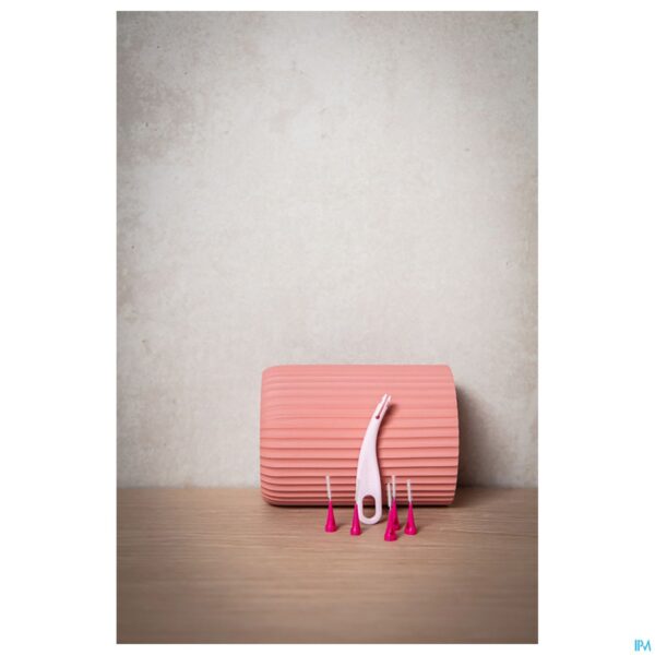 Lifestyle_image Jordan Brush Between Xs