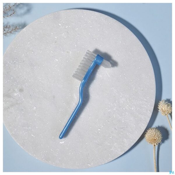 Lifestyle_image Jordan Kunstgebit Borstel
