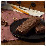 Lifestyle_image Schar Crisp Bar 4x35g 3208 Revogan