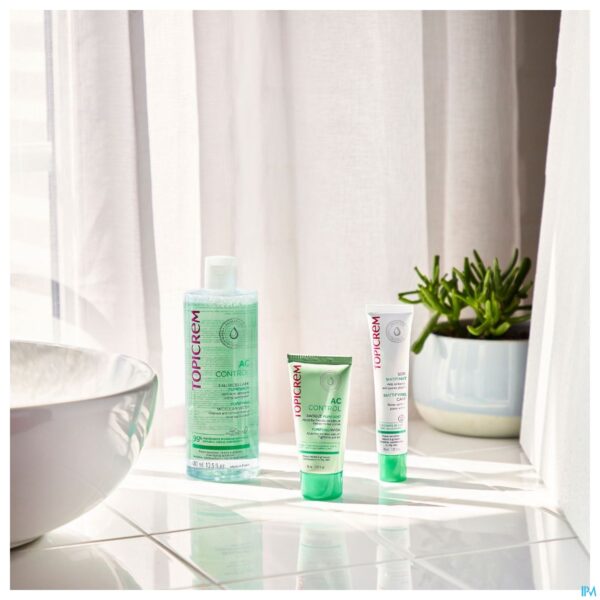 Lifestyle_image Topicrem Ac Matterende Fluide Tube 40ml