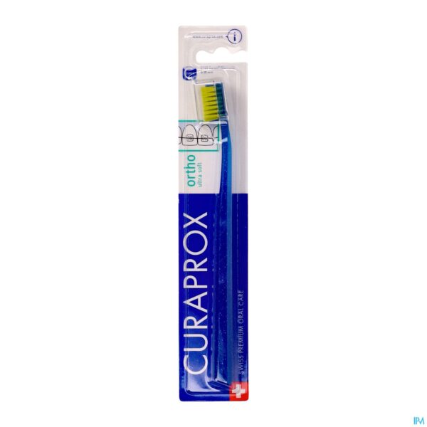 Packshot Curaprox Tandenb Ortho 2