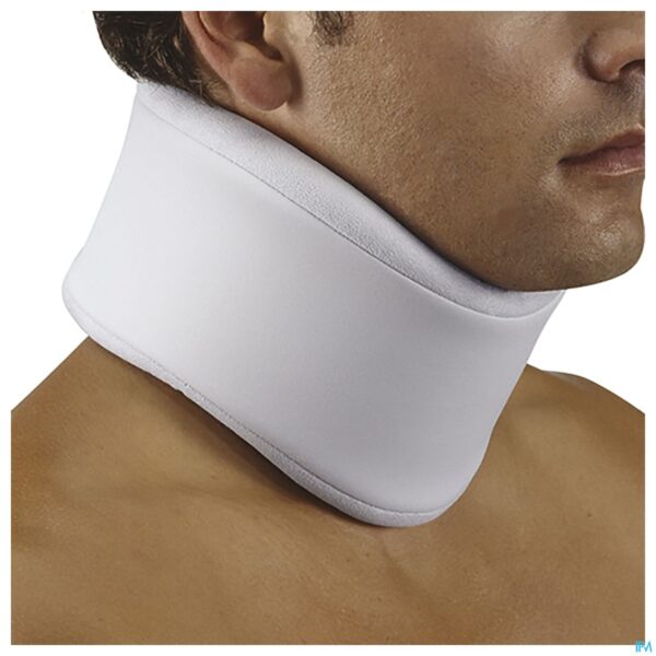 Lifestyle_image Push Care Nekbrace H8 36-46cm T2