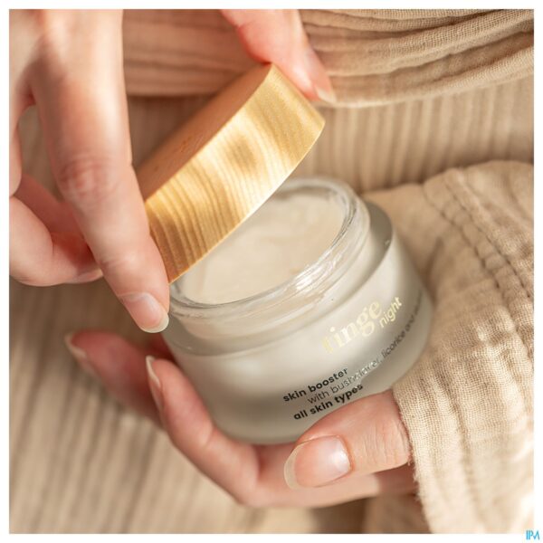 Lifestyle_image Tinge Booster Nachtcreme Pot 50ml