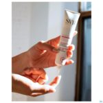 Lifestyle_image Svr Sensifine Ar Creme Ip50+ Tube 40ml