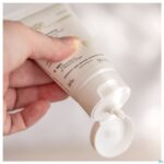Lifestyle_image Tinge Hydraterende Handcreme Tube 50ml