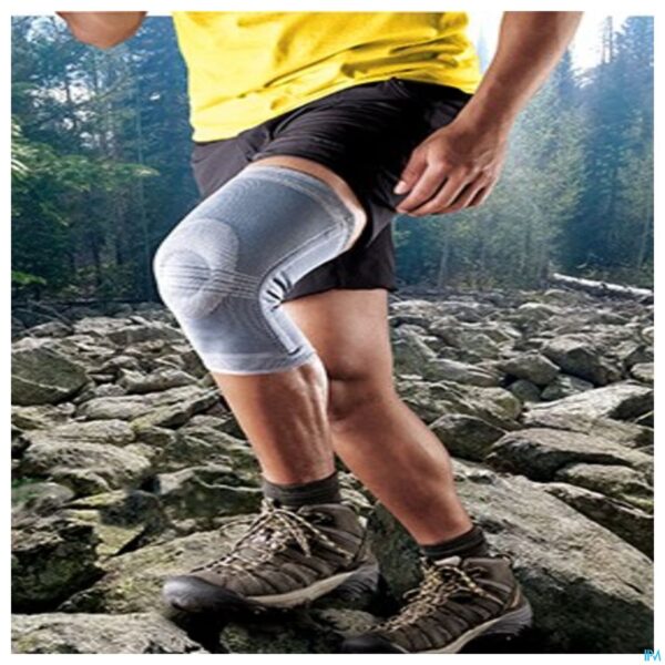 Lifestyle_image Futuro Ultra Performance Kniestabilisator M