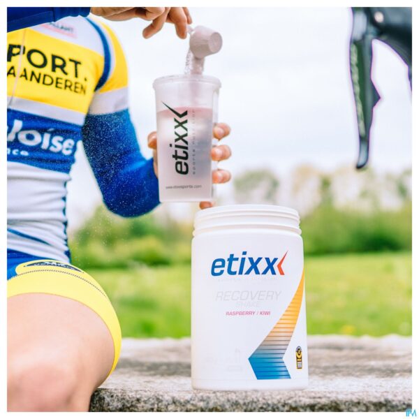 Lifestyle_image Etixx Recovery Shake Chocolate Pouch 2kg