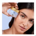 Lifestyle_image Isdinceutics Hyaluronic Vochtinbr. Norm/droog 50g
