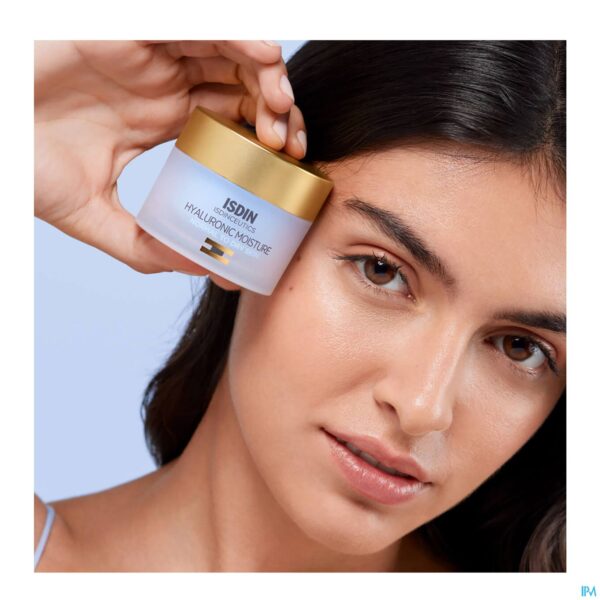 Lifestyle_image Isdinceutics Hyaluronic Vochtinbr. Norm/droog 50g