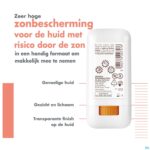 Lifestyle_image Avene Zon Sunsistick Ka Spf50+ 20g