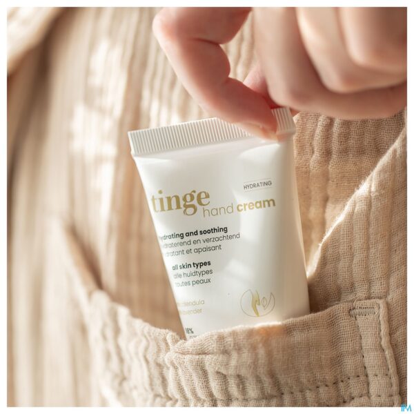 Lifestyle_image Tinge Hydraterende Handcreme Tube 50ml