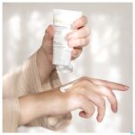 Lifestyle_image Tinge Hydraterende Handcreme Tube 50ml
