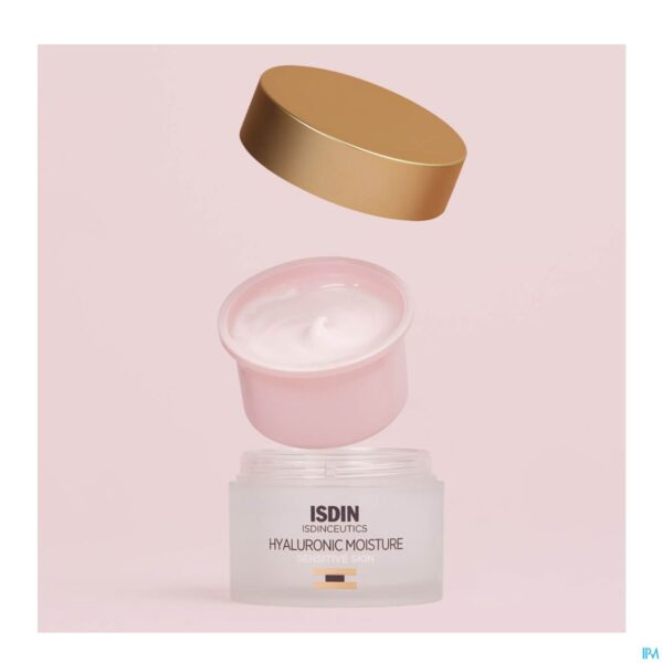 Lifestyle_image Isdinceutics Hyaluronic Vochtinbrengende Sens. 50g