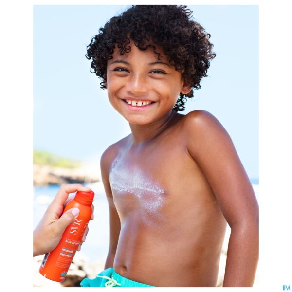 Lifestyle_image Svr Sun Secure l Crepitant Spf50+ Lait 200ml