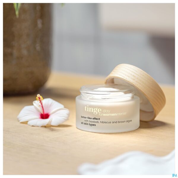 Lifestyle_image Tinge Women Intense Dagcreme 50ml