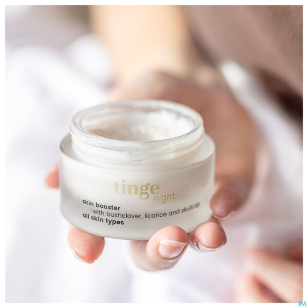 Lifestyle_image Tinge Booster Nachtcreme Pot 50ml