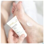 Lifestyle_image Tinge Hydraterende Voetcreme Tube 50ml