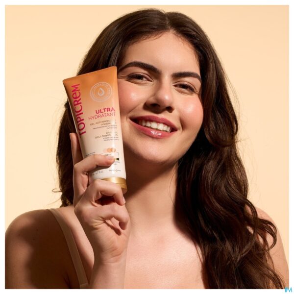 Lifestyle_image Topicrem Uh Geleidelijke Zelfbruiner Gel Tube200ml
