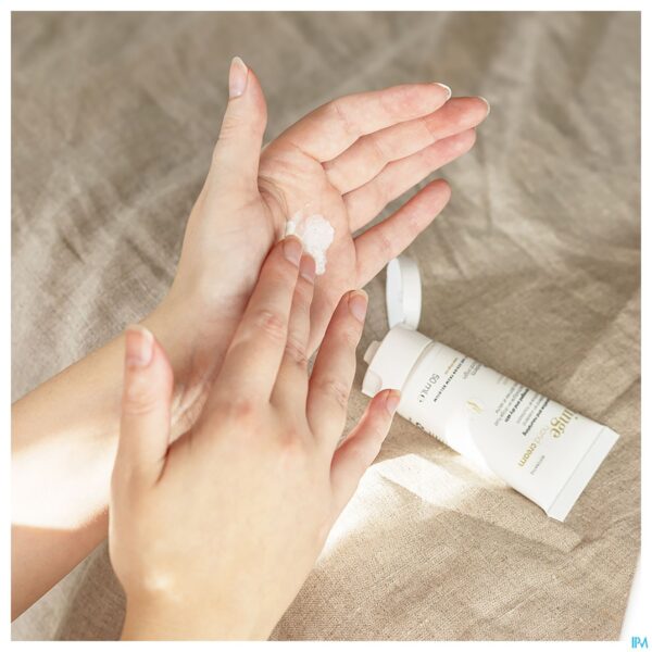 Lifestyle_image Tinge Herstellende Handcreme Tube 50ml
