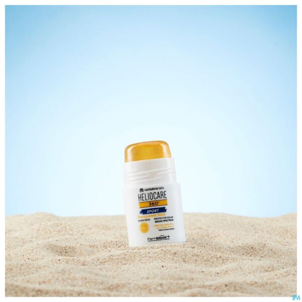 Lifestyle_image Heliocare 360° Sport Transparant Stick Spf50+ 25g