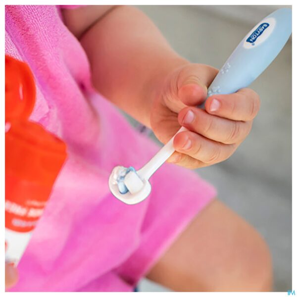 Lifestyle_image Babyton Tandenborstel Toothhugger Blauw Coco