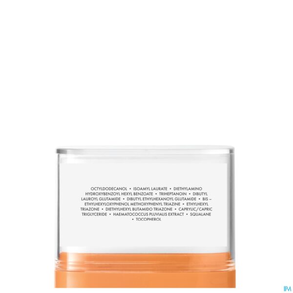 Lifestyle_image Vichy Capital Soleil Uv-aqua Stick 10ml