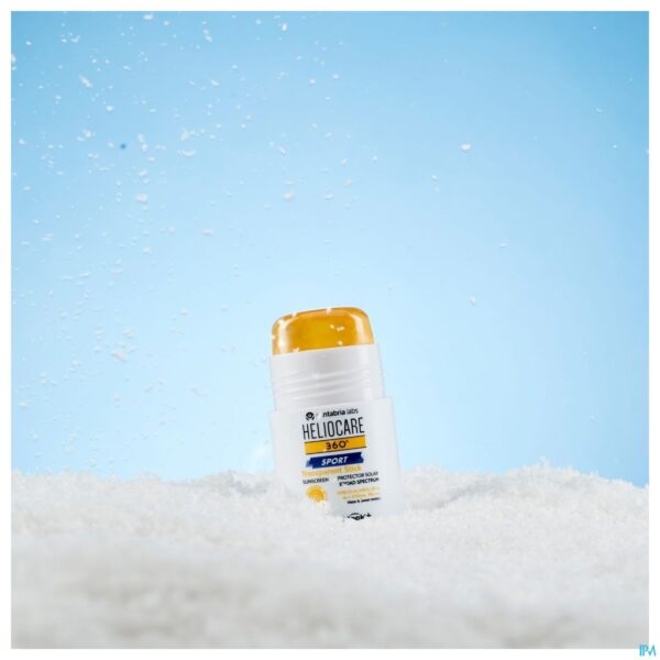 Lifestyle_image Heliocare 360° Sport Transparant Stick Spf50+ 25g