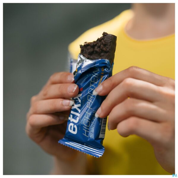 Lifestyle_image Etixx High Protein Bar Cookie & Cream 12x55g
