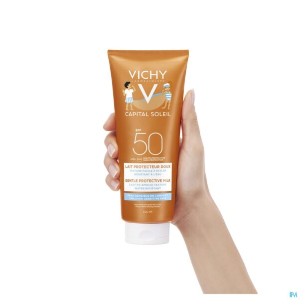 Lifestyle_image Vichy Cap Sol Ip50+ Melk Kind Gev H 300ml