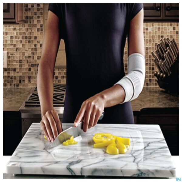 Lifestyle_image Futuro Epicondylitische Elleboogbandage 47862, Medium